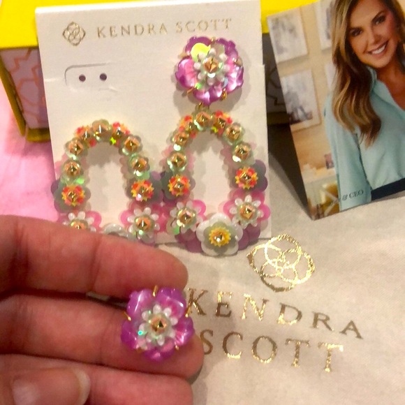 Kendra Scott flower 🌸 jeweled earrings! - Picture 5 of 10